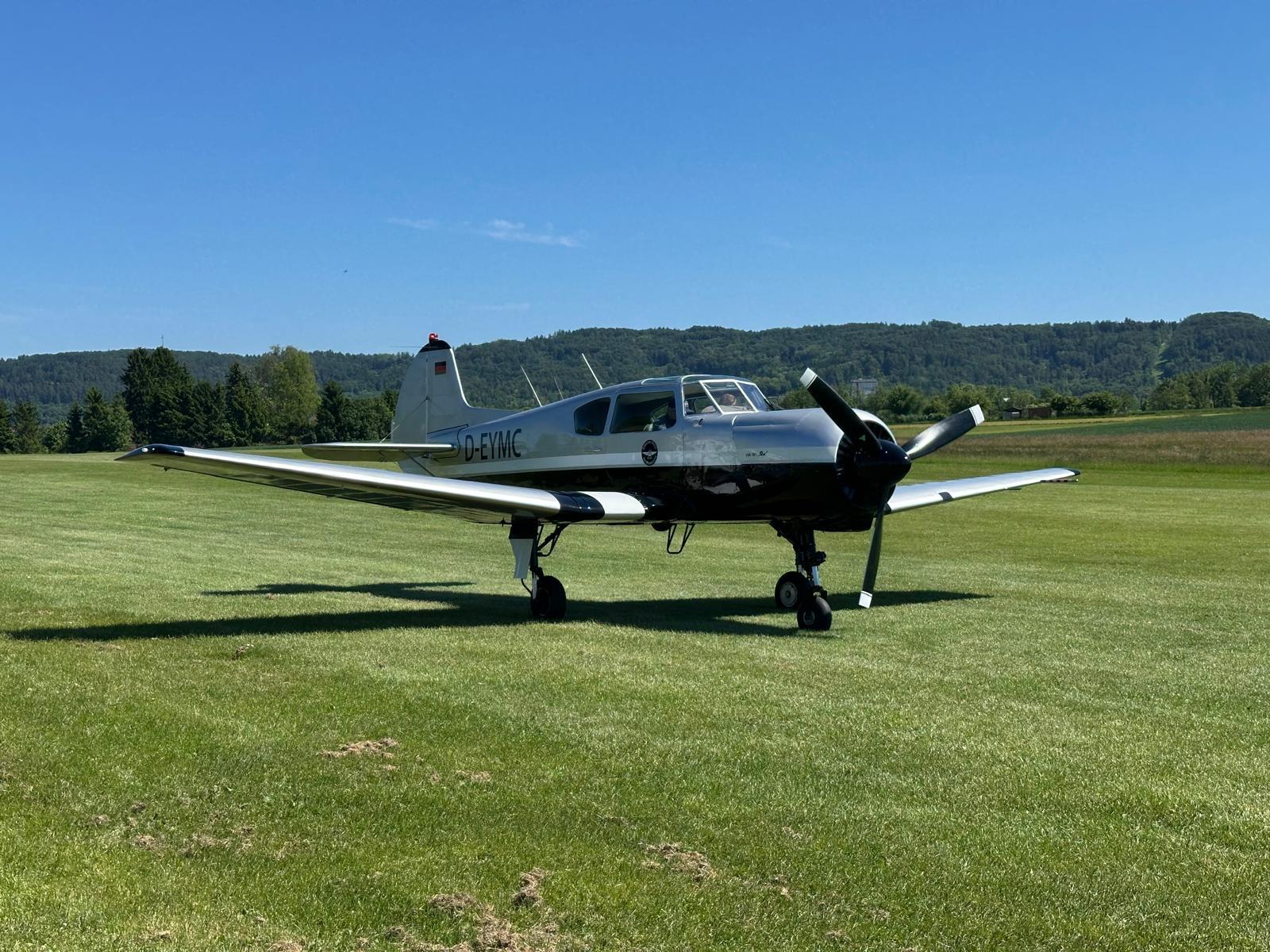 Rundflug mit der legendären Yakovlev Yak-18T über Leipzig ab Flugplatz Taucha